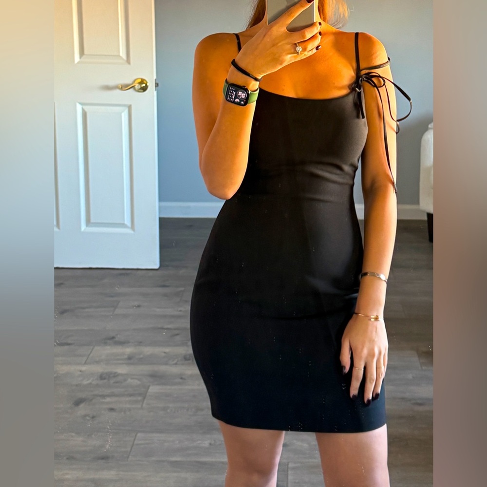 Sleek & Stylish Black Mini Dress Cinq à Sept